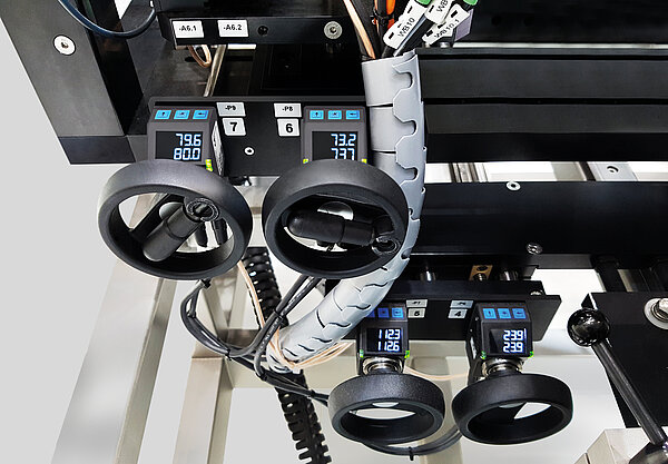 Indicateurs de position de type AP05 compatibles avec le bus en fonctionnement sur une machine d'emballage