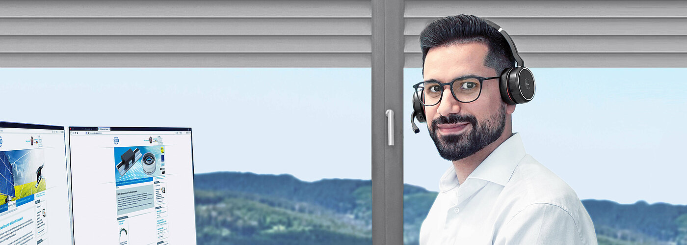 I dipendenti SIKO in conversazioni telefoniche con i clienti tramite auricolare