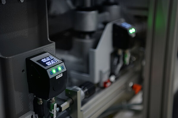 AP10 position indicators on packaging machine