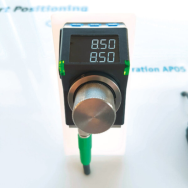 Front view SIKO position indicator AP05 with green LEDs